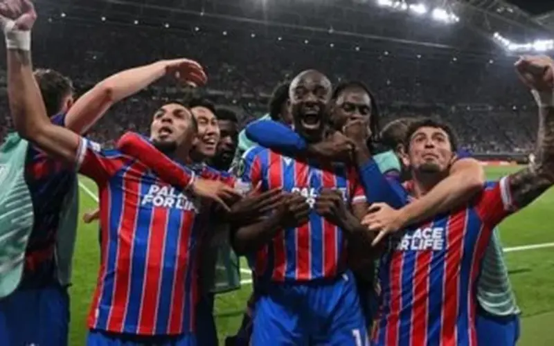 موجز الصباح: كريستال بالاس بطلا” لدوري المؤتمر الاوروبي، بيريز يواصل هجومه الحاد، برشلونة يسعى لاستضافة نهائي دوري الابطال، مبابي ينوّع من طريقة اهدافه ويامال يعود الى المستطيل الاخضر، ديوكوفيتش يعبر في رولان غاروس، فوز مثير للحكمة على الهومنتمن